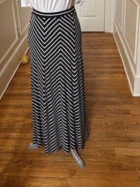 Ann Taylor Navy & White Stripped Chevron Maxi Skirt PS